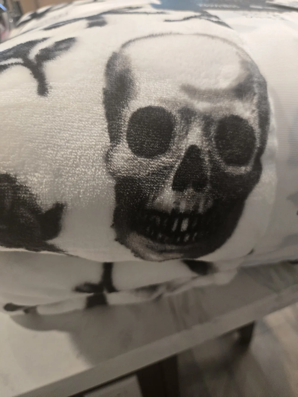 NWT!! Deborah Connolly Black & White Skull & Roses Plush Queen Blanket